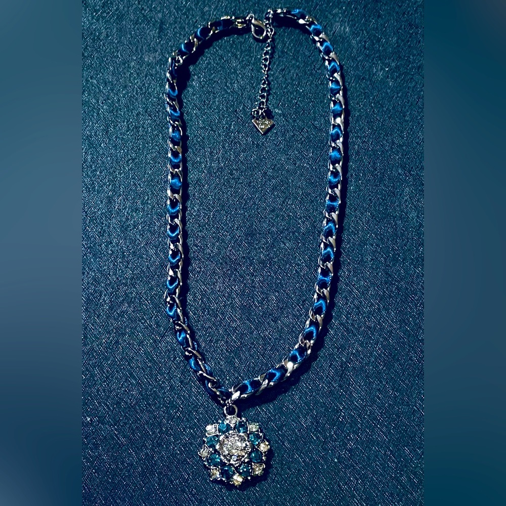 ❄️ SNOWFLAKE ❄️ Cookie Lee 10” necklace